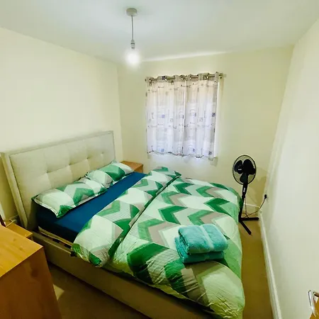 2 Bed Luxury Flat Nxt To Station Apartment London Exterior photo