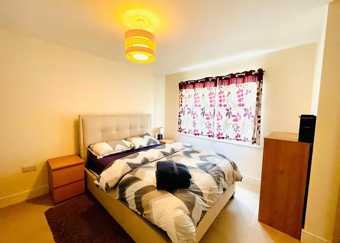 2 Bed Luxury Flat Nxt To Station